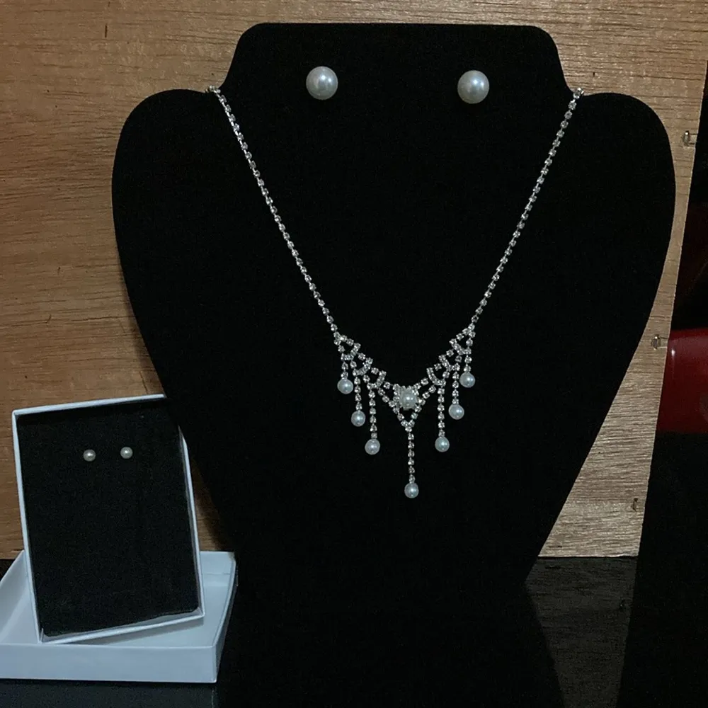 Claire’s dressy rhinestone and faux pearl necklace with earrings Silver - Image 5