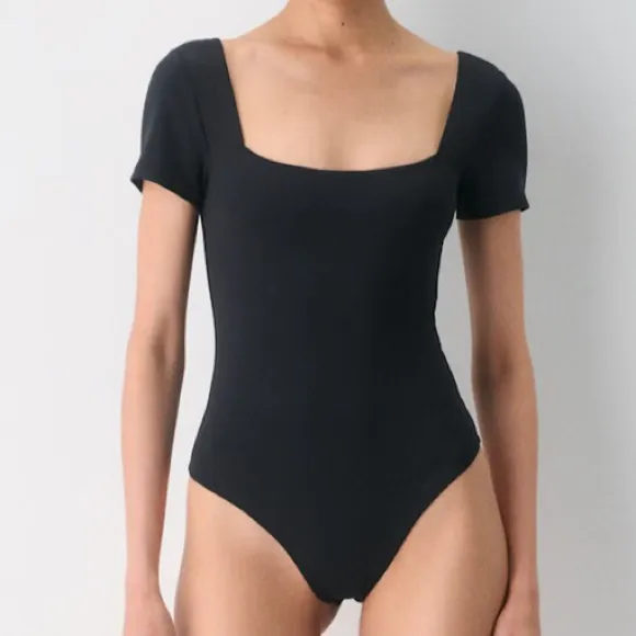 Aritzia Babaton Original Contour Squareneck Bodysuit - Black M - Image 4