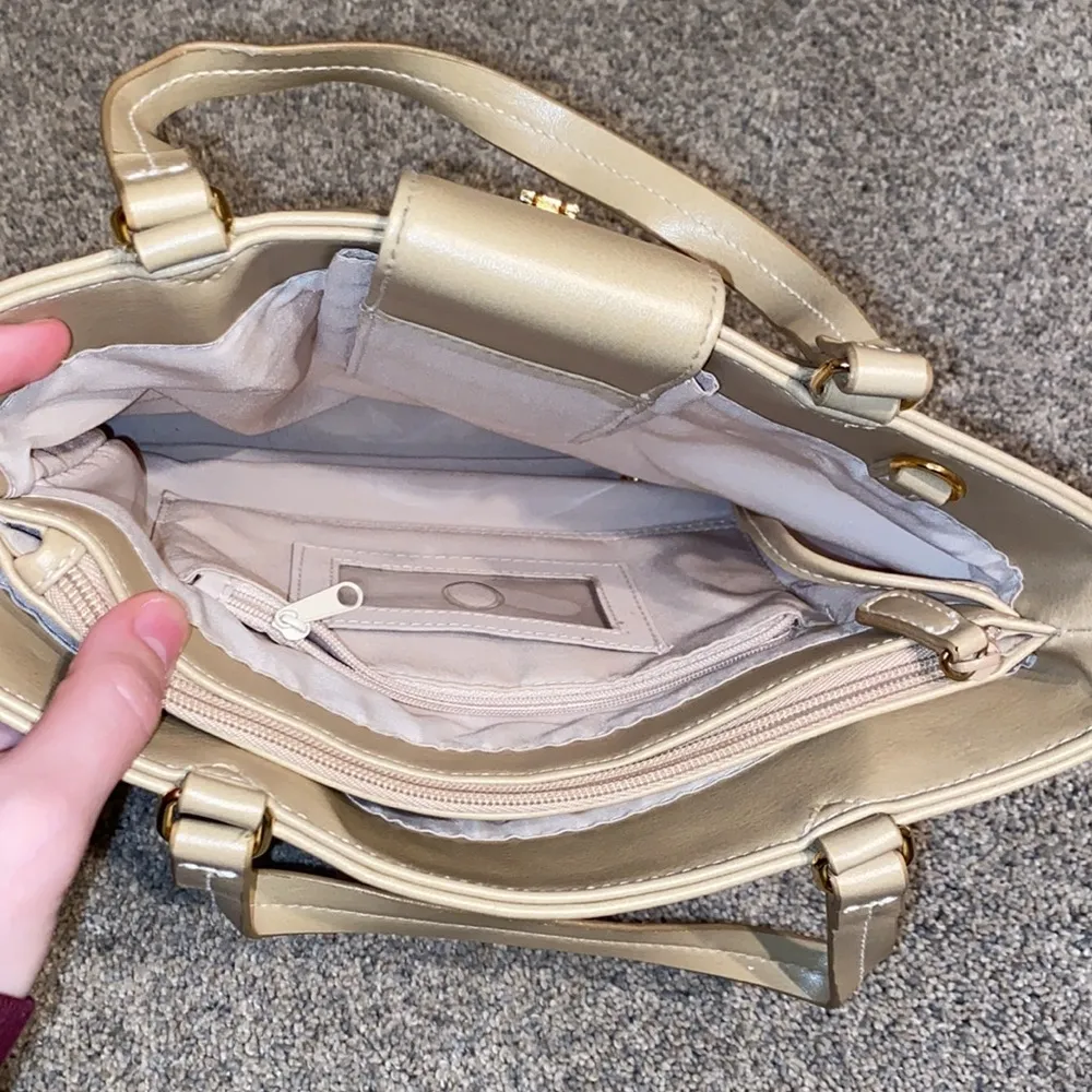 Carryland Straw Braided Tan Purse - Image 7