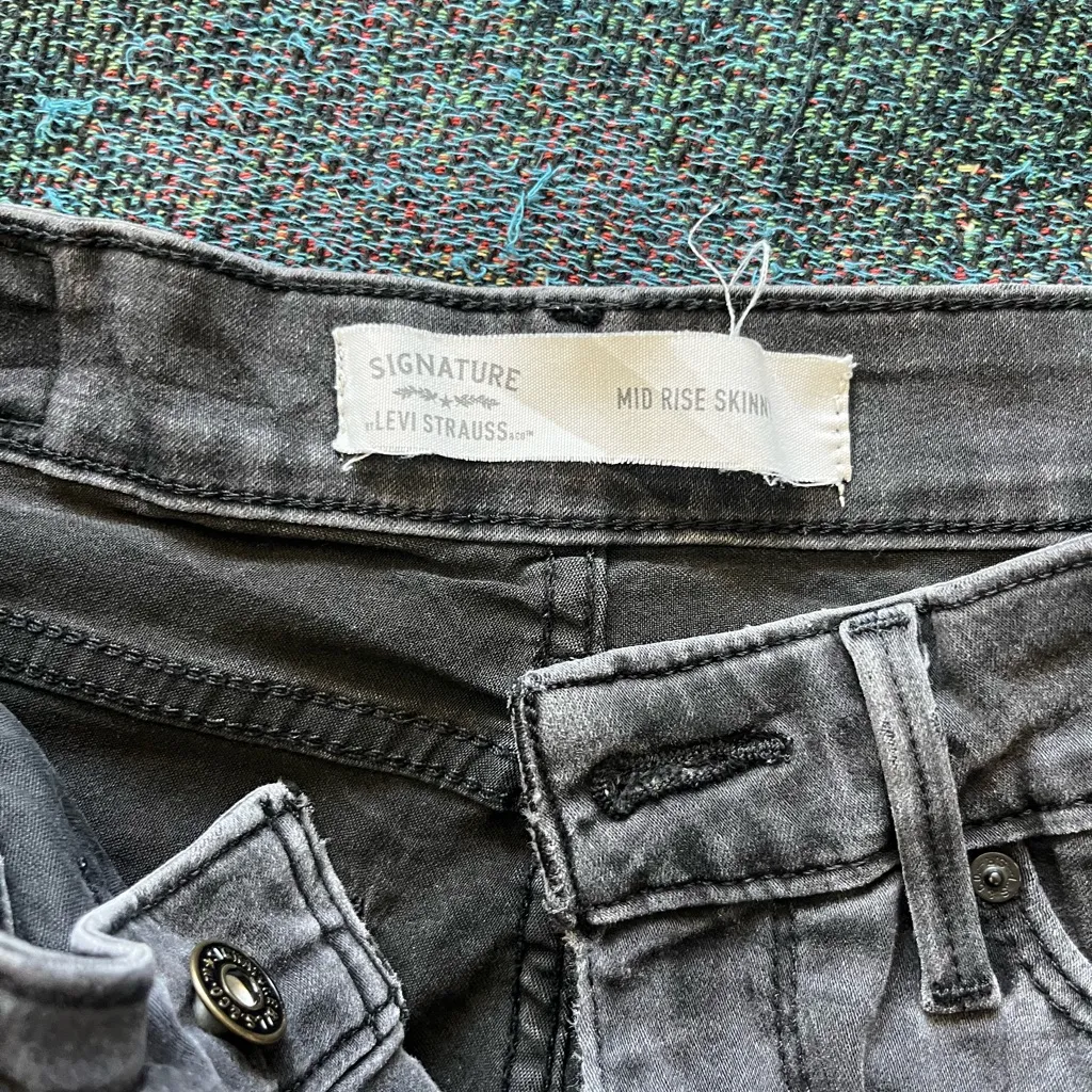 Signature Levi Strauss Mid Rise Skinny Jeans Gray Wash Women’s 0 Stretch Denim - Image 14
