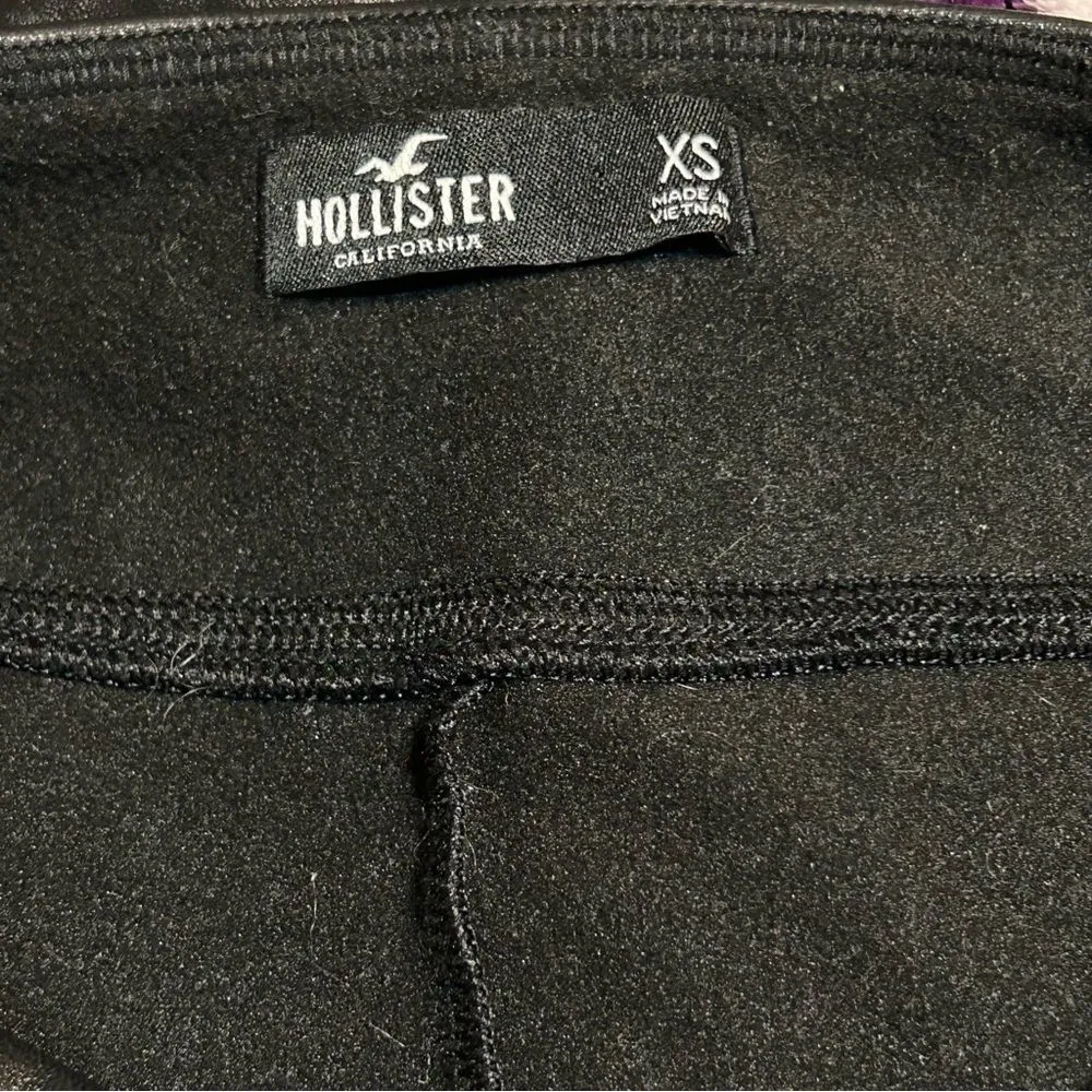 Hollister black faux leather fleece lined legging pants women's size XS - Image 7