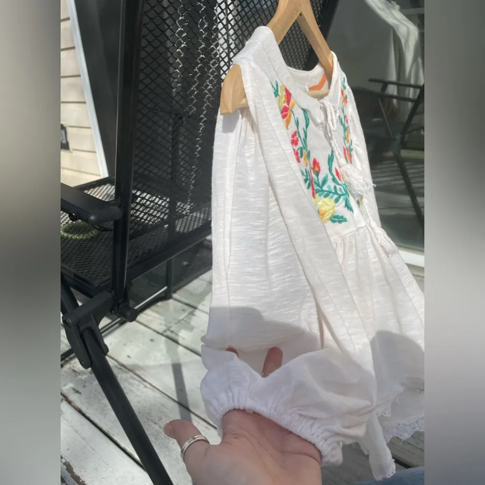 White Long Sleeve Floral Top Size S - Image 5