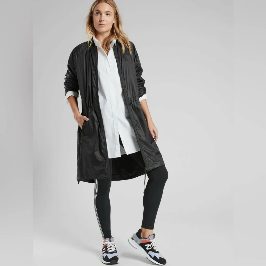 Athleta Summit Insulated Parka Coat in Black Size Small - Image 3