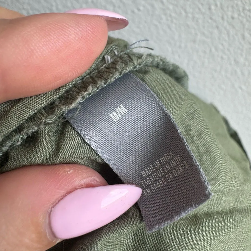 Aerie Bow Front Eyelet Green Floral Summer Smocked Travel Romper Size Medium - Image 5