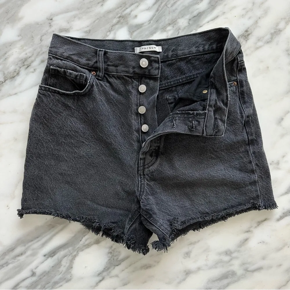 PacSun Eco Black Girlfriend Denim Shorts • Sz 28 - Image 6