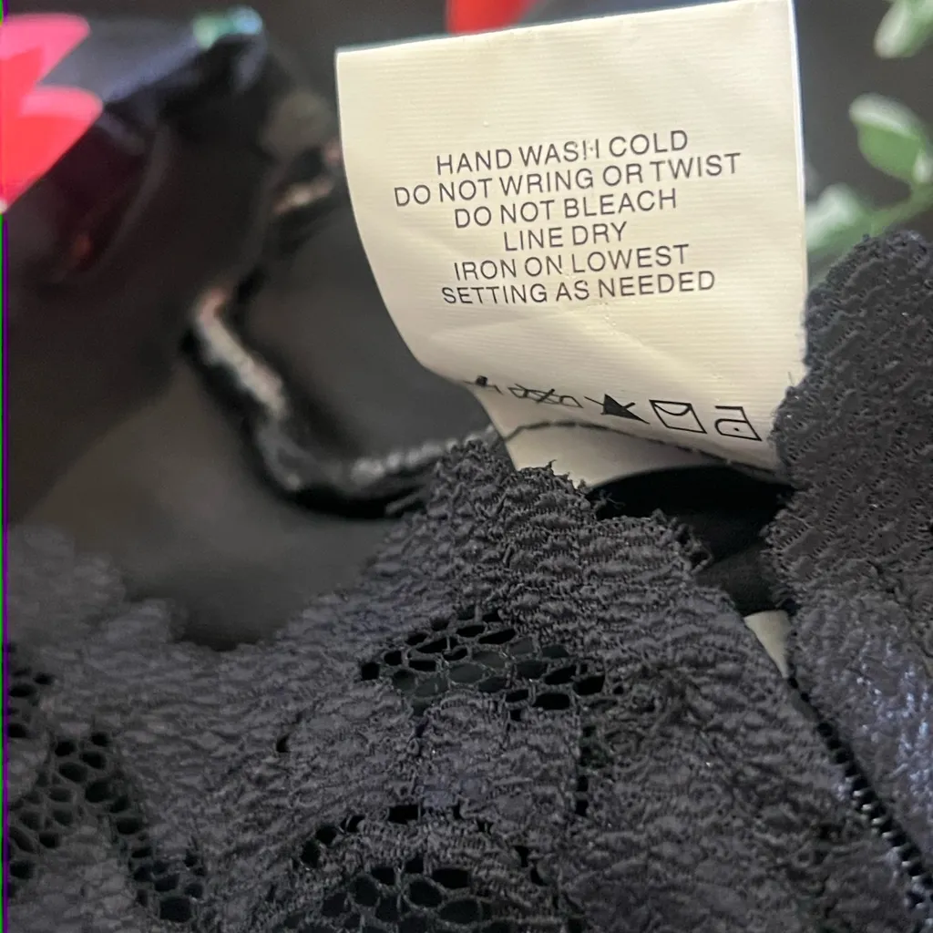 B. Smart Floral Black Halter Dress Size 3 - Image 9