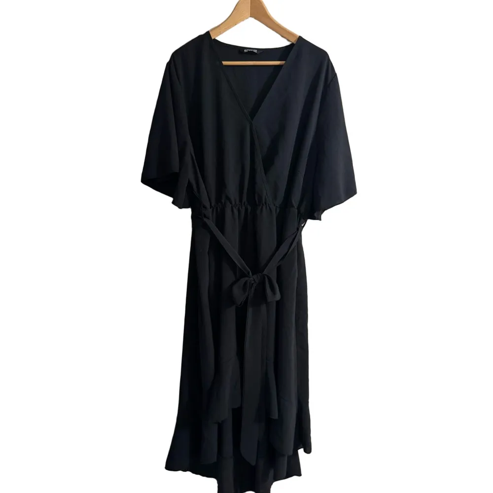 BloomChic Elegant Black Dress Sz 24/26 - Image 3