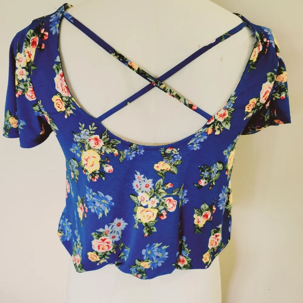 Rewind blue floral crop top size xs - Image 4