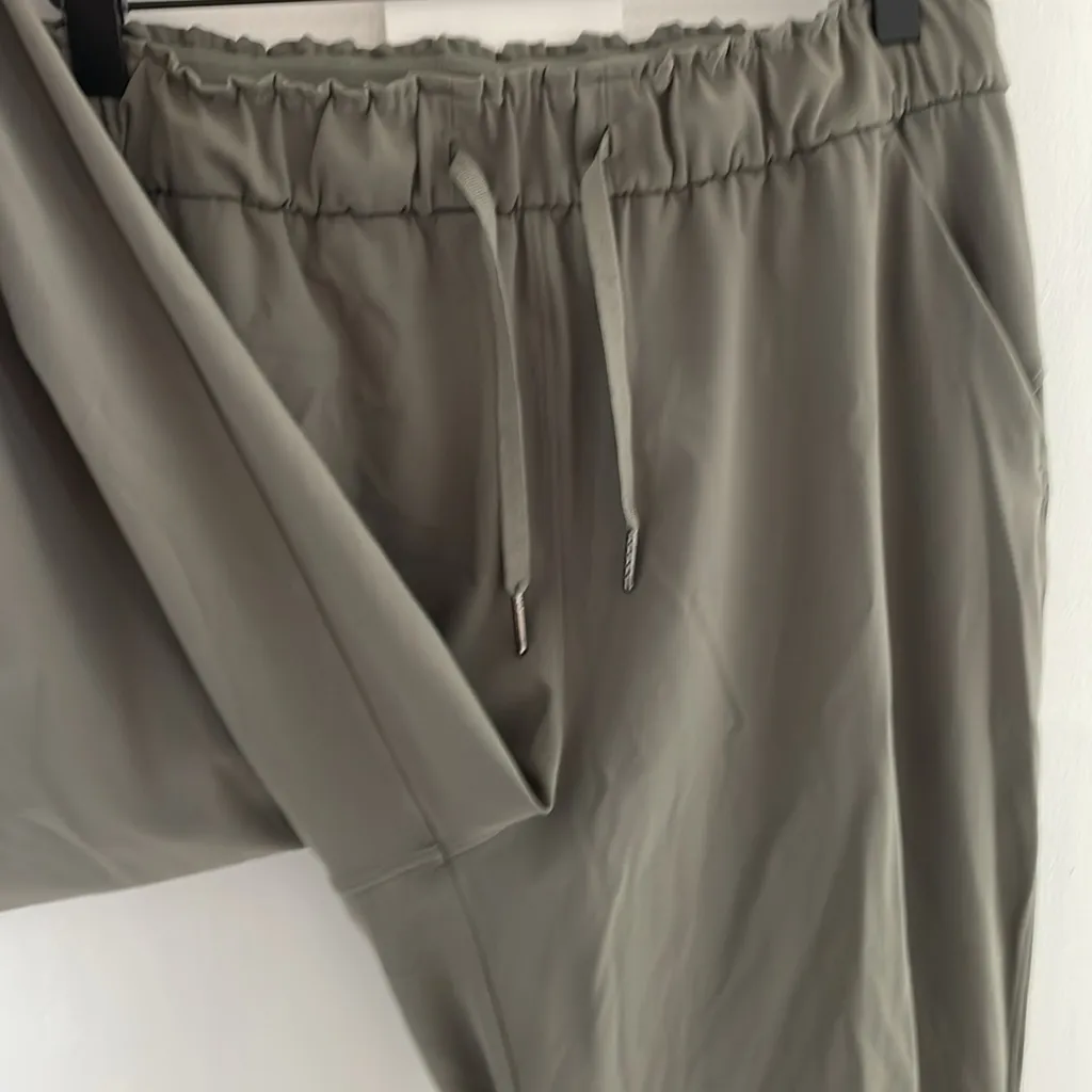 LULULEMON Keep Moving Pant in Grey Sage Size 8 - Image 11