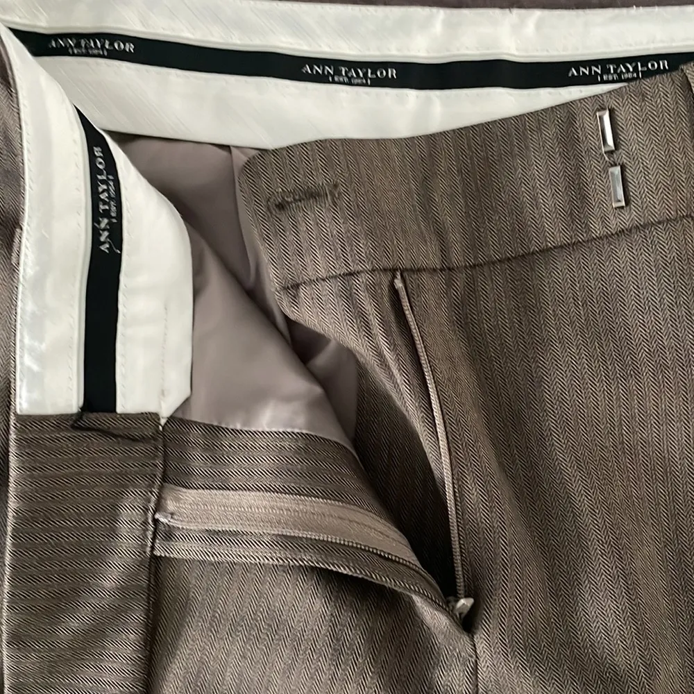 ANN TAYLOR Brown Taupe Dress Pants Size 8P - Image 3