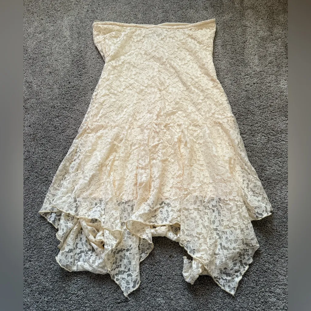 Edikted Strapless Cream Lace Dress - Image 3