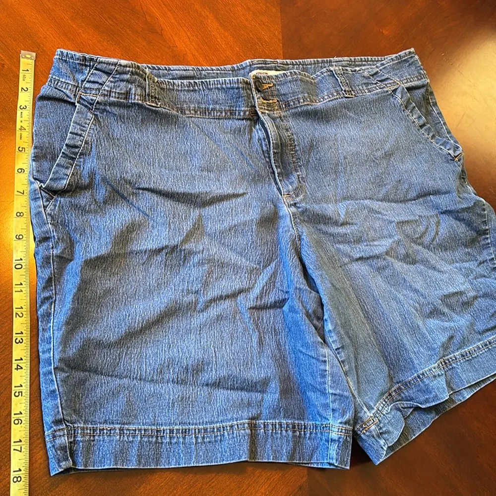 size 18W woman stretch jean shorts - Image 5