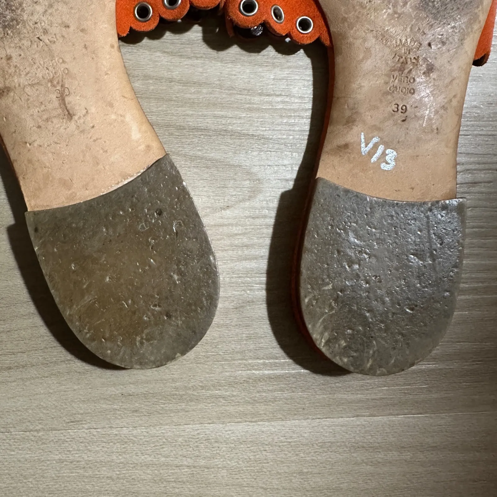 Philosophy di Alberta Ferretti 8 Orange Suede Leather‎ Eyelet Thong Sandals 39 - Image 6