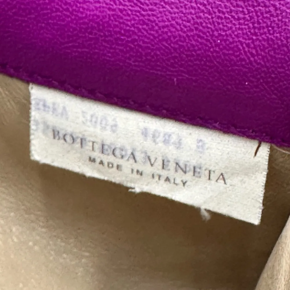 BOTTEGA VENETA (VINTAGE)
Nappa Intrecciato Continental Flap
Wallet Peony - Image 9