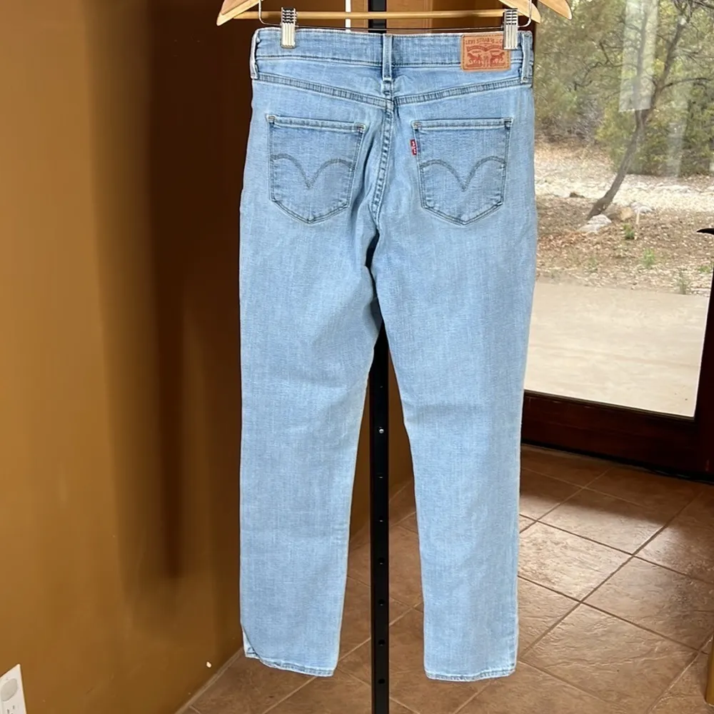 Levi’s Women's Classic Mid Rise Skinny Light Blue Jeans Size 6M W28 L30 - Image 8