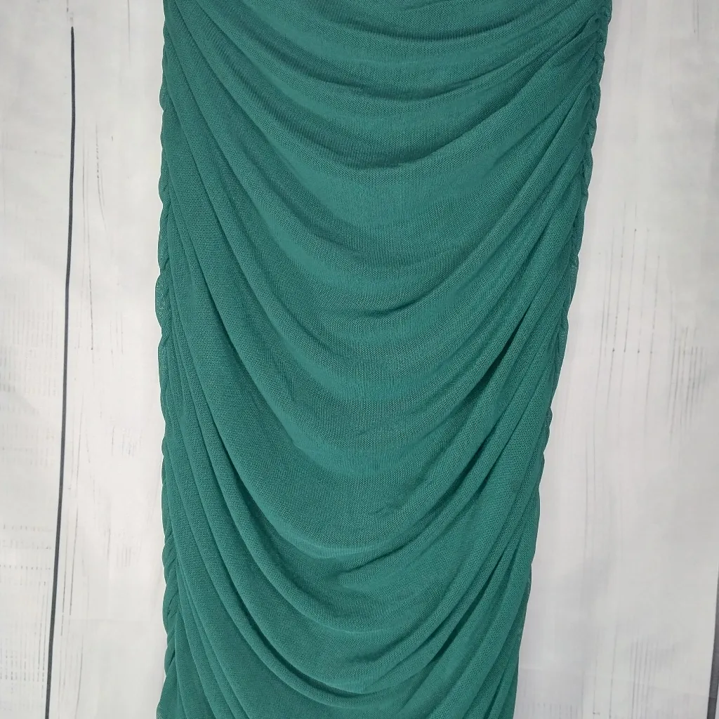 Windor Off The Shoulder Ruched Sweetheart Bodycon Emerald Green Mini Dress - Image 4