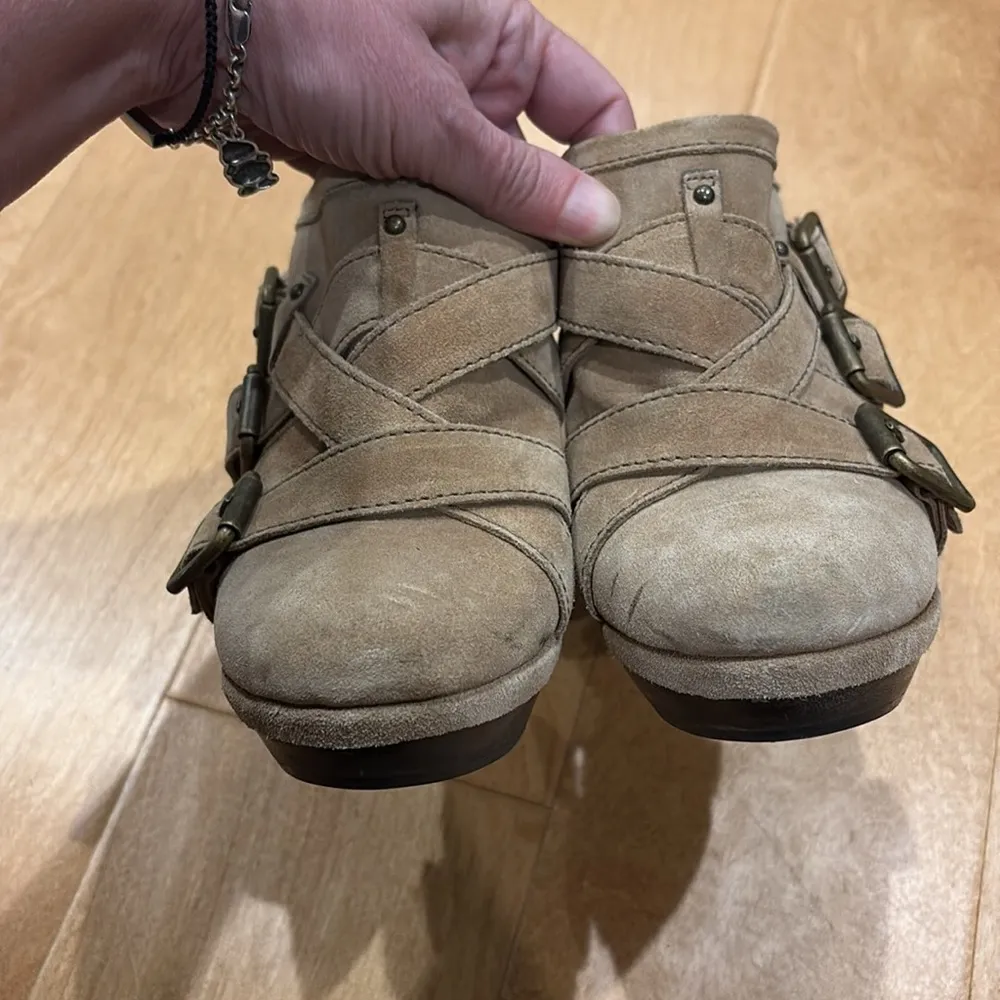 Juicy Couture Collette suede clogs mules platform shoes 7.5 tan - Image 5