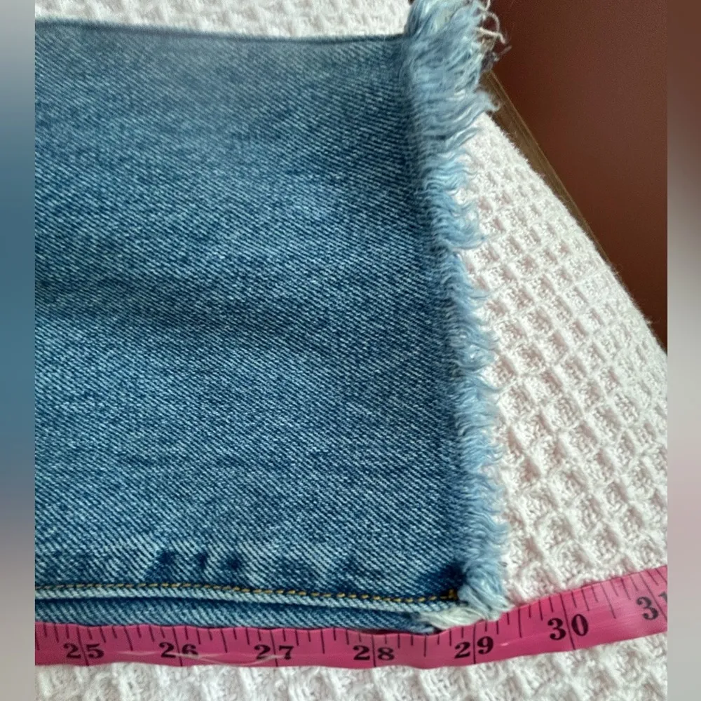 Carmar trashed distressed straight leg raw hem jeans size 25 button fly med.wash Blue - Image 6