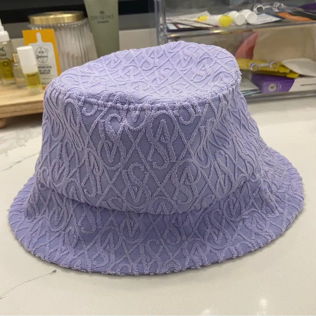 VICTORIA’S SECRET NWOT Logo Bucket Hat Lilac - Image 2