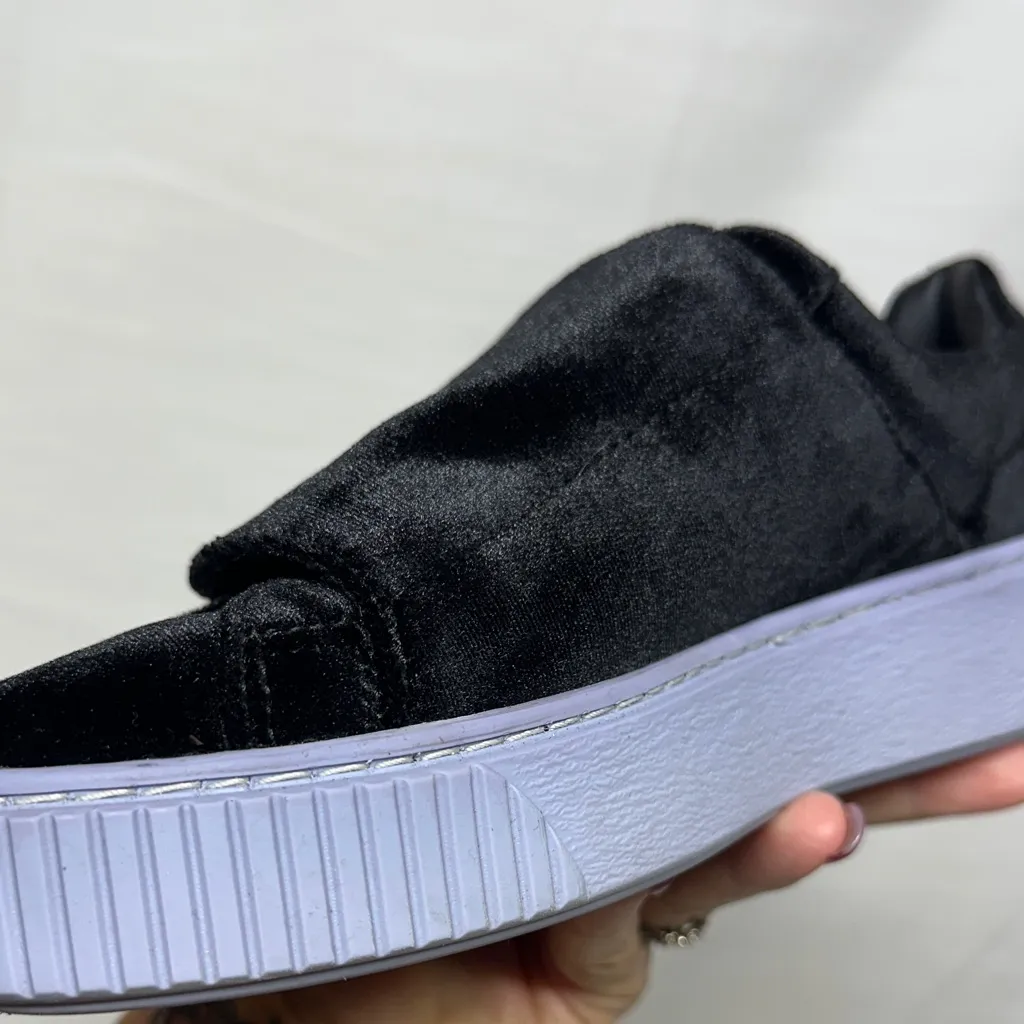 Women's Puma Velour Black Strap Platform Sneakers Size 7 - Image 5