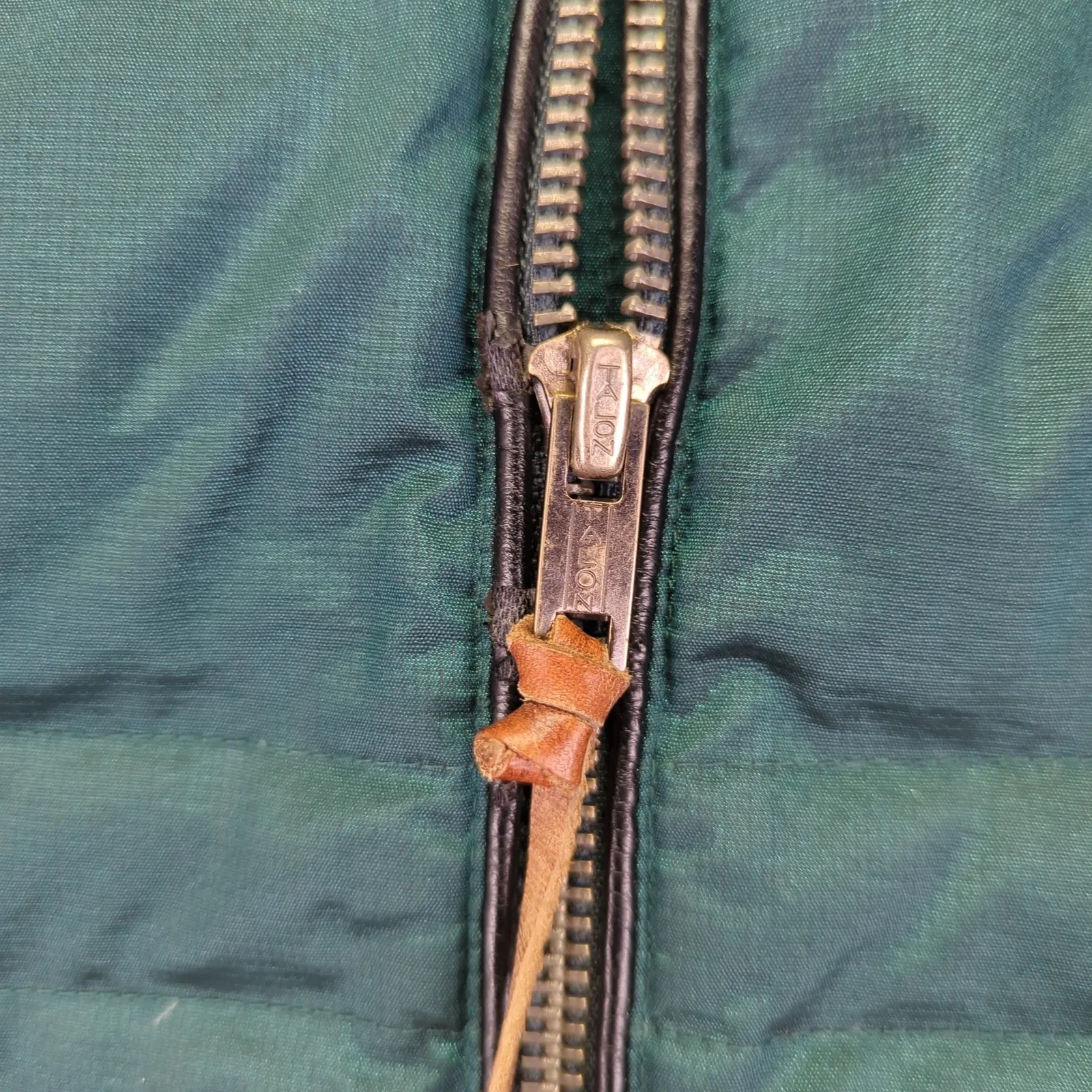 Eddie Bauer Womens Green Quilted Down Parka Faux Fur Hood Size Large Coat Jacket - Image 4