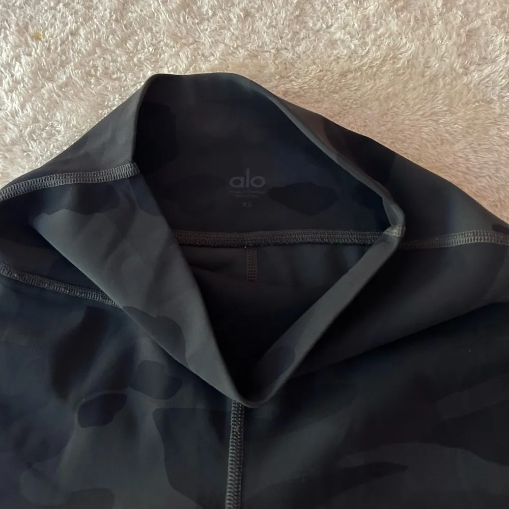 $128‎ Alo Yoga High-Waist Black Camo Vapor Leggings ( XS ) - Image 4