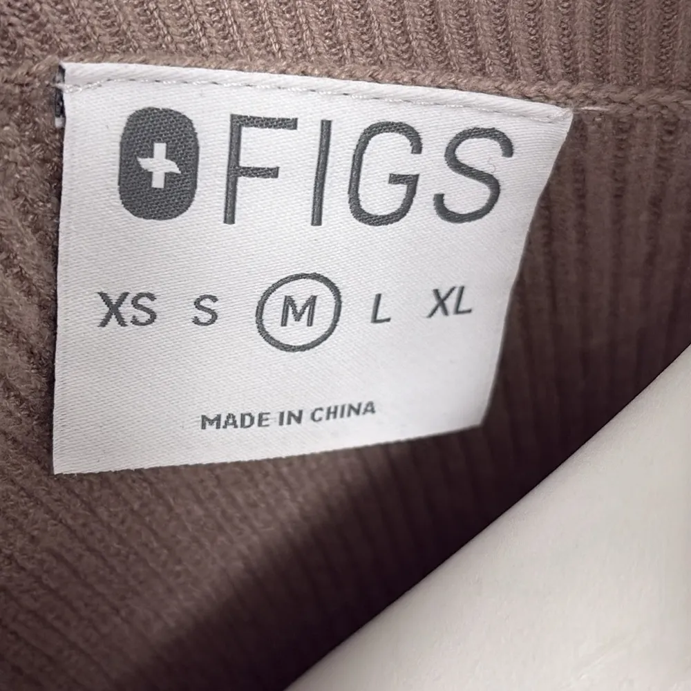 FIGS Tan Latte Crewneck Sweater Medium - Image 7