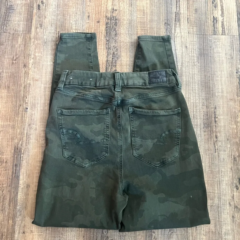 American Eagle Outfitters High Rise Camo Jeans - Image 3