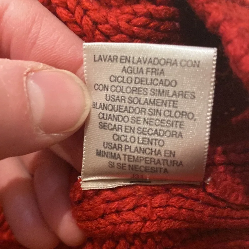 St. John’s Bay Red Chunky Cable Knit Cardigan EUC Sz M Acrylic Button Down - Image 5