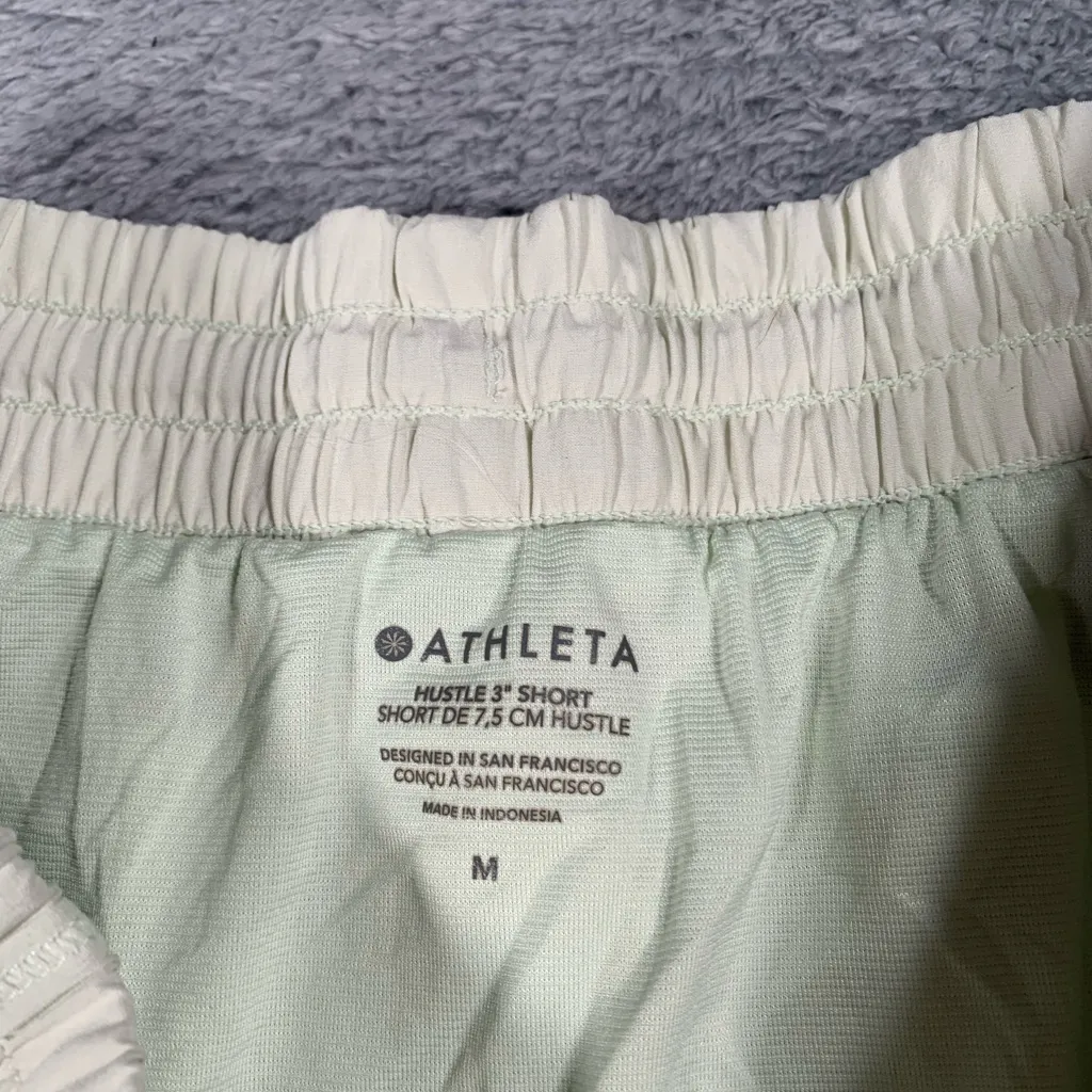 Athleta hustle 3” short green medium - Image 4