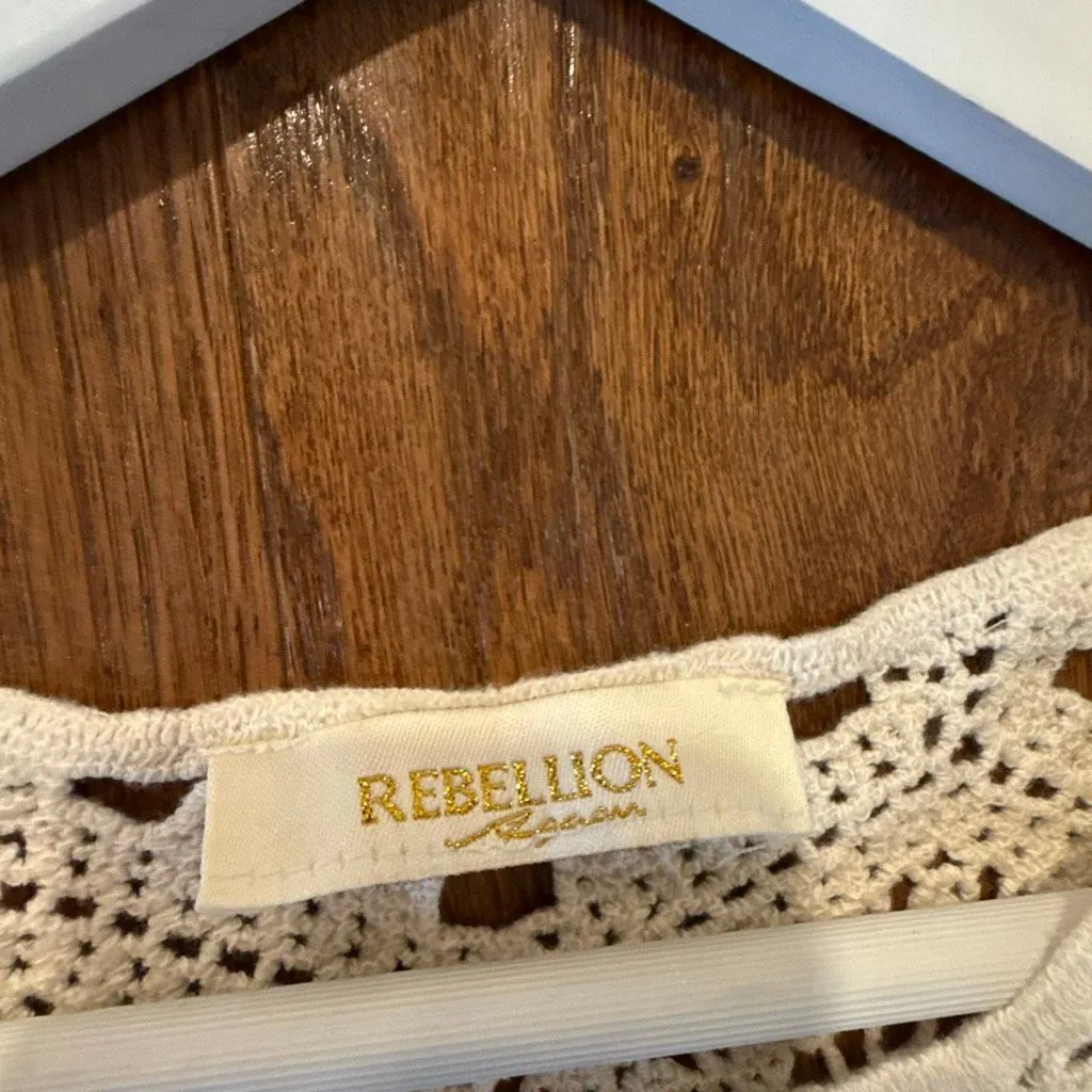 Rebellion white crochet cropped top size small - Image 5