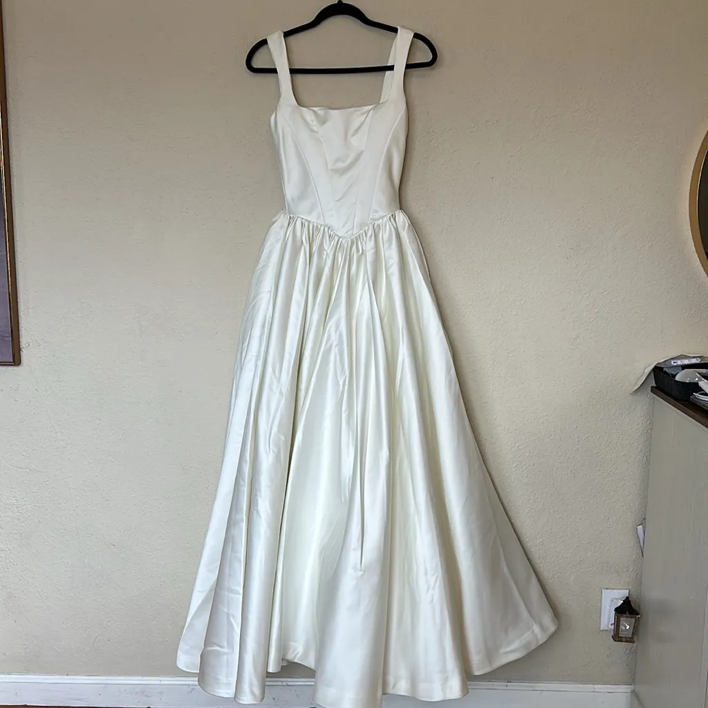 HOUSE OF CB 'Lillianna' Ivory Italian Satin‎ Corset Bridal Gown NWOT size S - Image 5