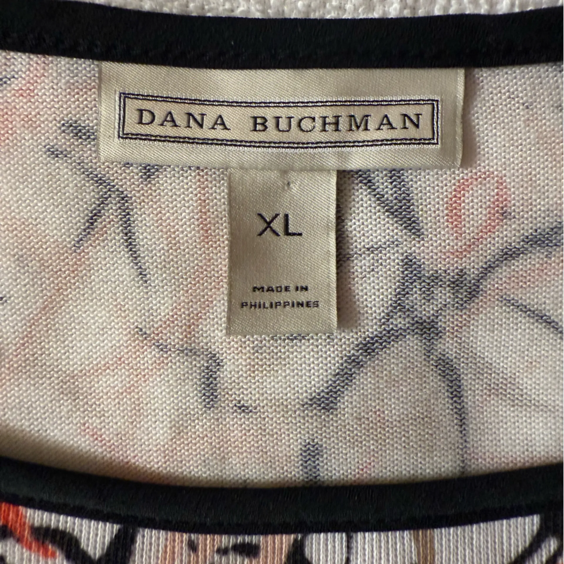 Dana Buchman White and Cream Graphic 3/4 Sleeve Blouse - Image 4