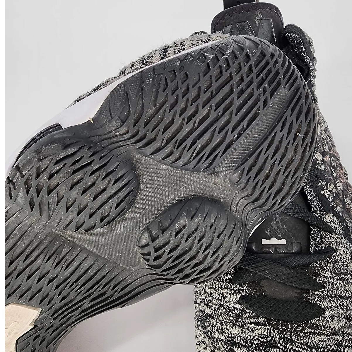 Nike LeBron 17 “In the Arena” Knitposite Basketball Shoes Size 7Y/8.5 Women's - Image 7