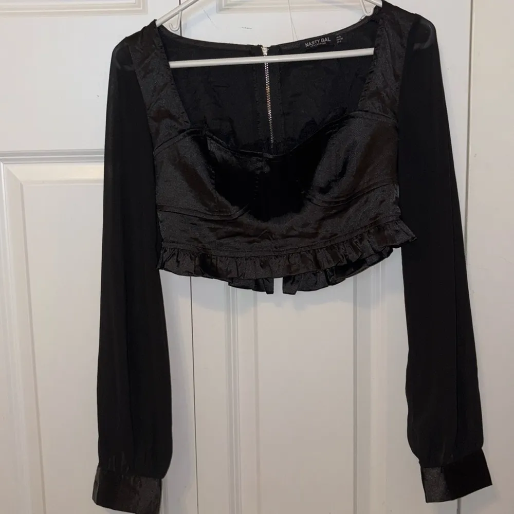 Nasty gal long sleeve crop - Image 4