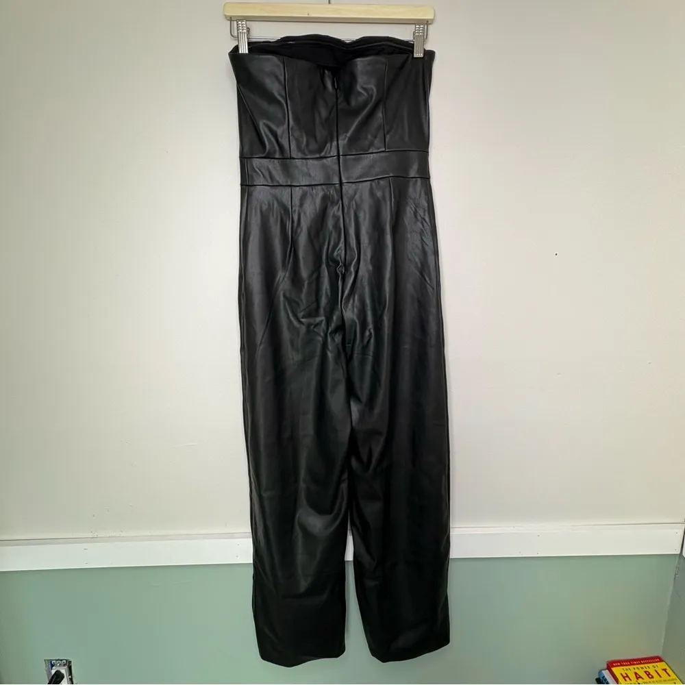NWT BANANA REBUPLIC Vegan Leather wide leg Jumpsuit Size 4 Black strapless - Image 3