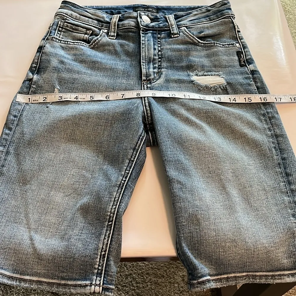 Silver Jeans Avery Bermuda High Rise Shorts Size 25 - Image 5
