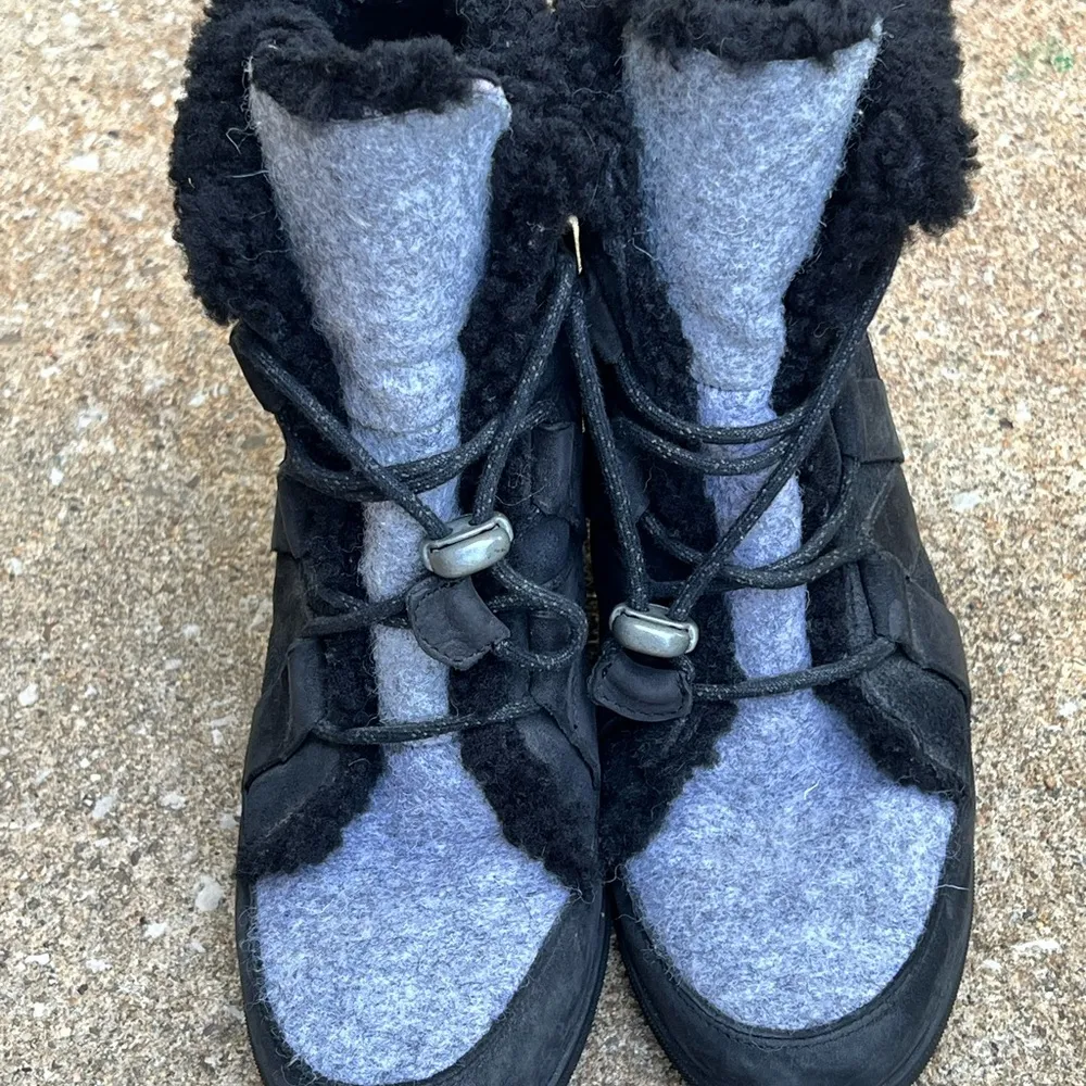 Sorel Black and Gray Winter Rain Boots with Durable Design - Image 5