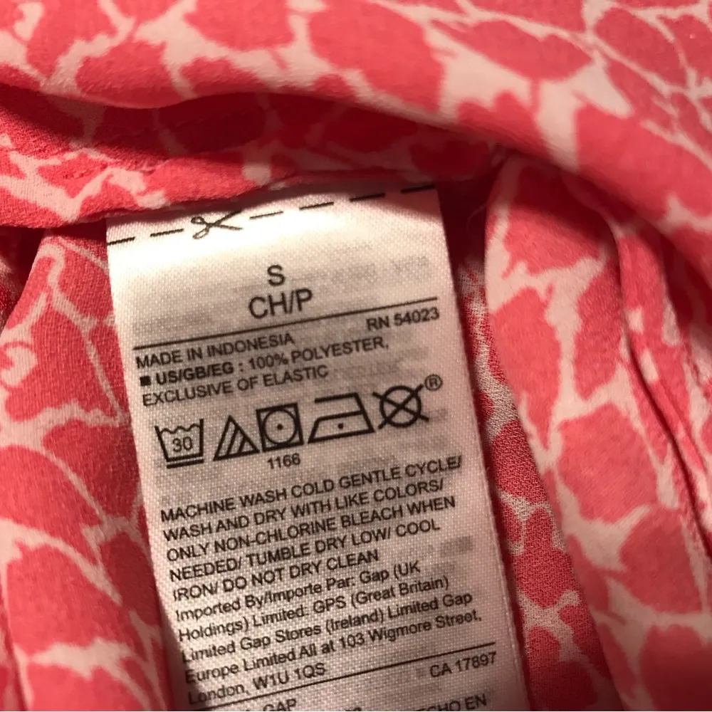 Gap  short sleeve blouse top women’s size small - Image 5