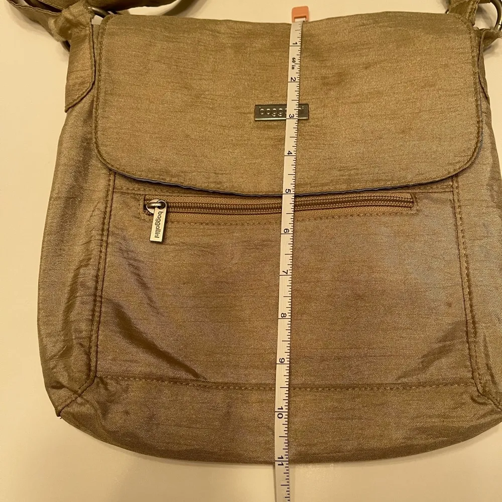 Baggallini 🌹 Beige Crossbody Bag - Image 3