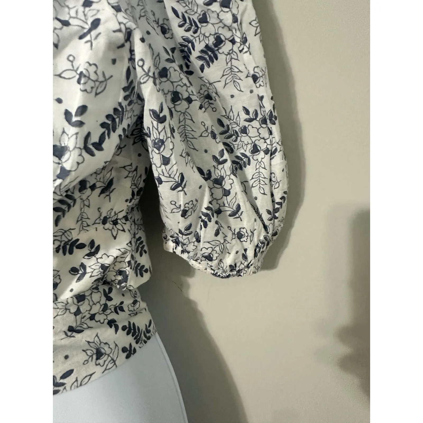 CLEOBELLA REVOLVE Floral Tie Front Top Puff Sleeve V Neck Ruffle Trim SIZE S - Image 6