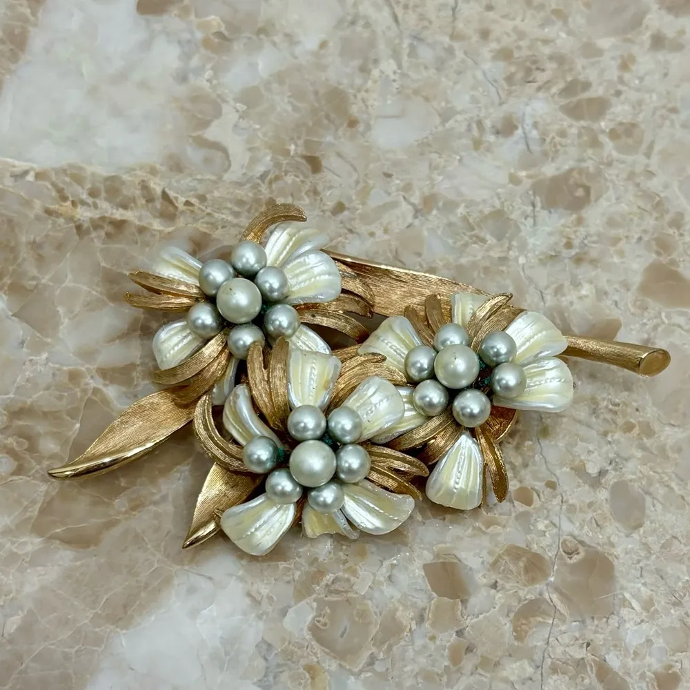 Vintage Signed Gold Tone Faux Mother of Pearl and Pearl Flowers Brooch - Image 4