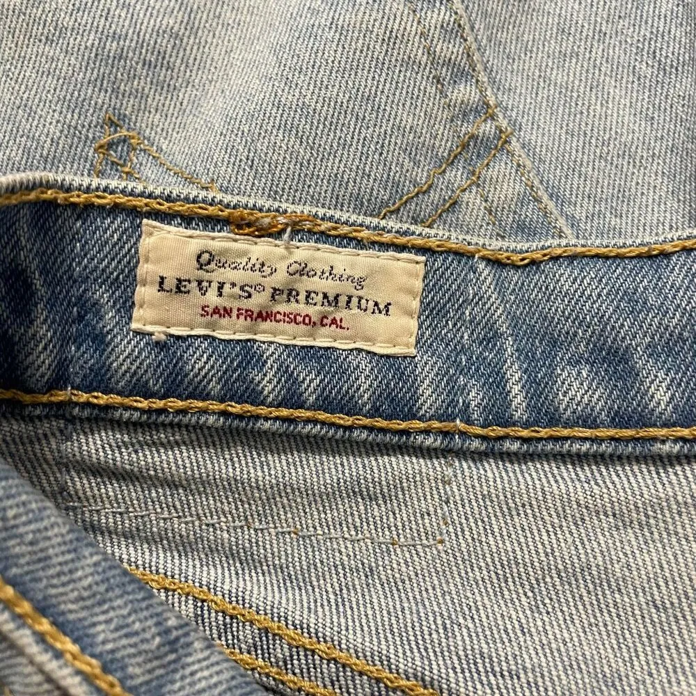 Levi's Size 29 Ribcage Short Distressed Fringe Button Up - Image 6