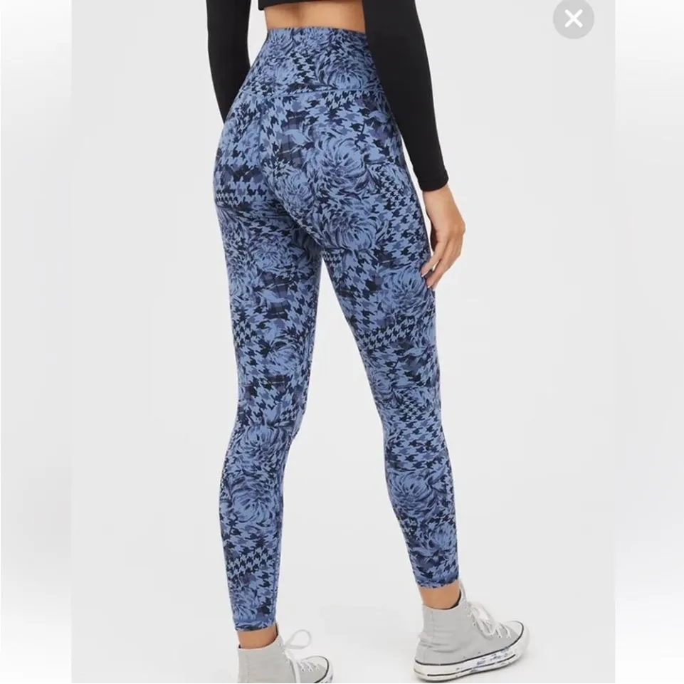Offline By Aerie Real Me Xtra Short Leggings Marbled Blue XS Short NWT - Image 2