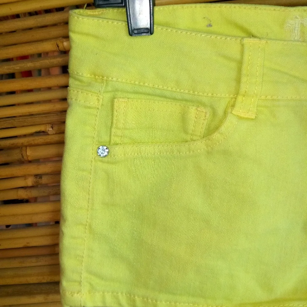 TRUCE Lemon Lime Short Jean Shorts 9 Yellow Size undefined - Image 3