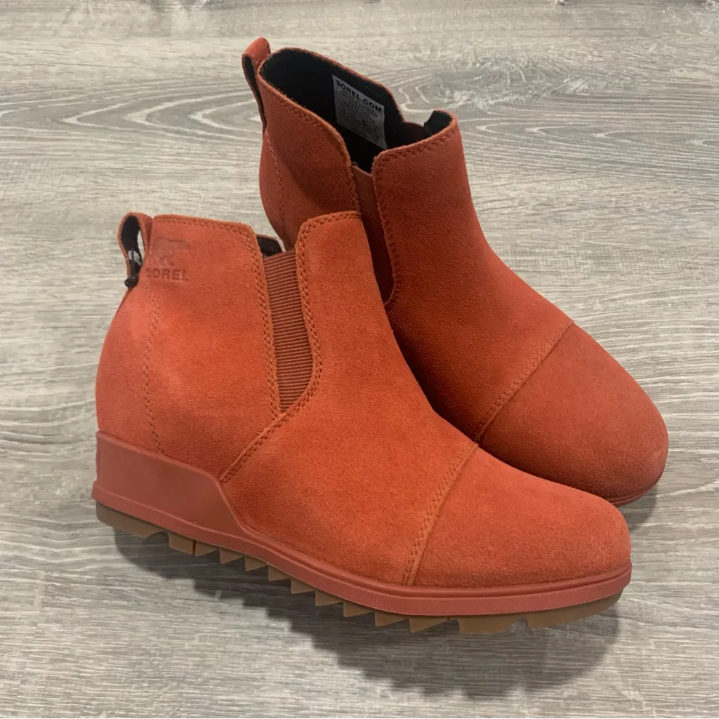 Sorel Evie Red Pull On Suede Booties - Image 7