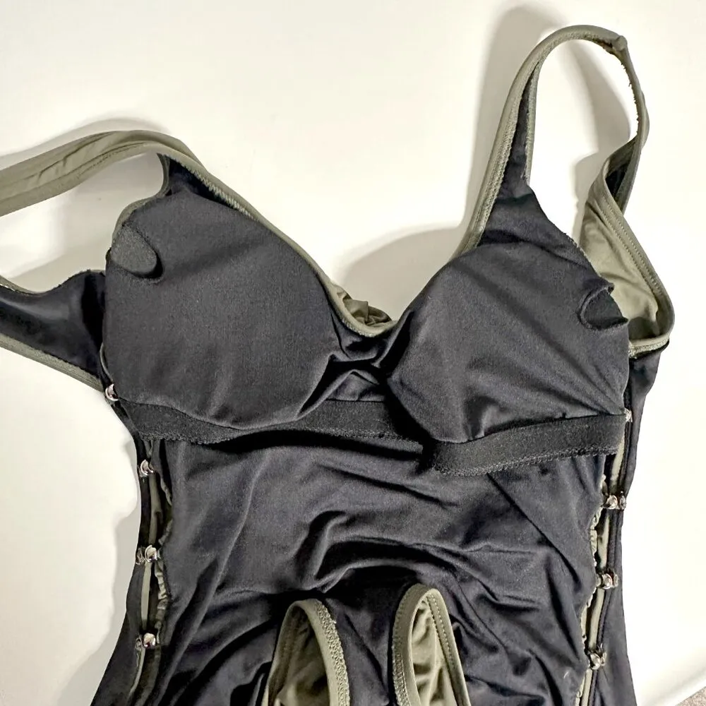 Carmen Marc Valvo Beaded Suit - Image 9