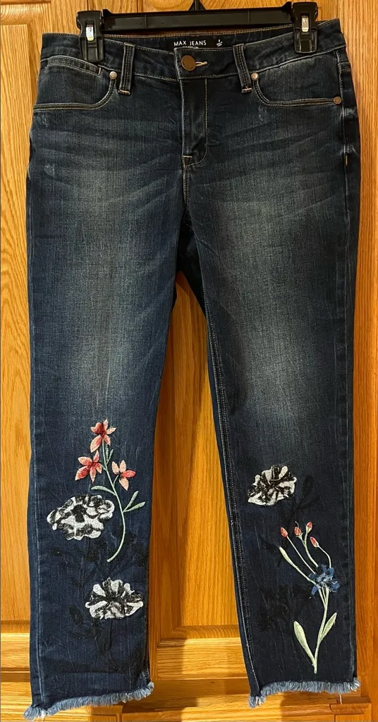 MAX JEANS Straight Cropped Embroidered Lightly Distressed Frayed Hem Jeans Sz 4 - Image 1
