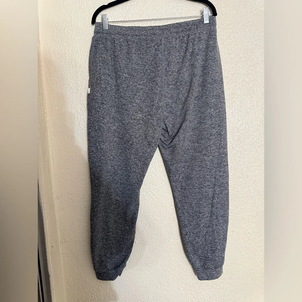 Vuori Heathered Gray Women's performance Joggers size Large - Image 3