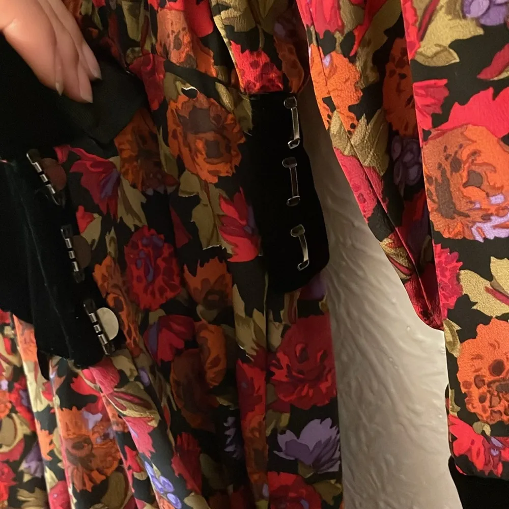 Oscar de la Renta Vintage Floral Wrap Black Accents Silk Dress Size 6 - Image 5